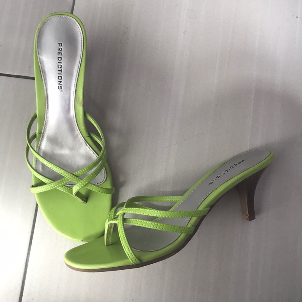Super cute and comfy small heeled sandals